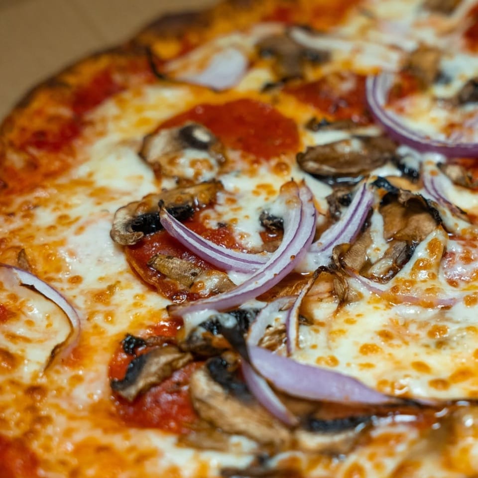 Where Fresh Pizza Meets a Warm Table